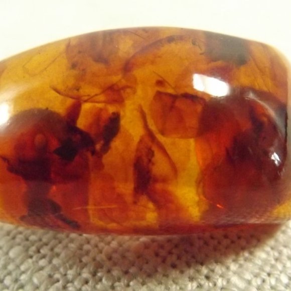 One-of-a-Kind Vintage Amber Brooch with Occlusions - Picture 8 of 10